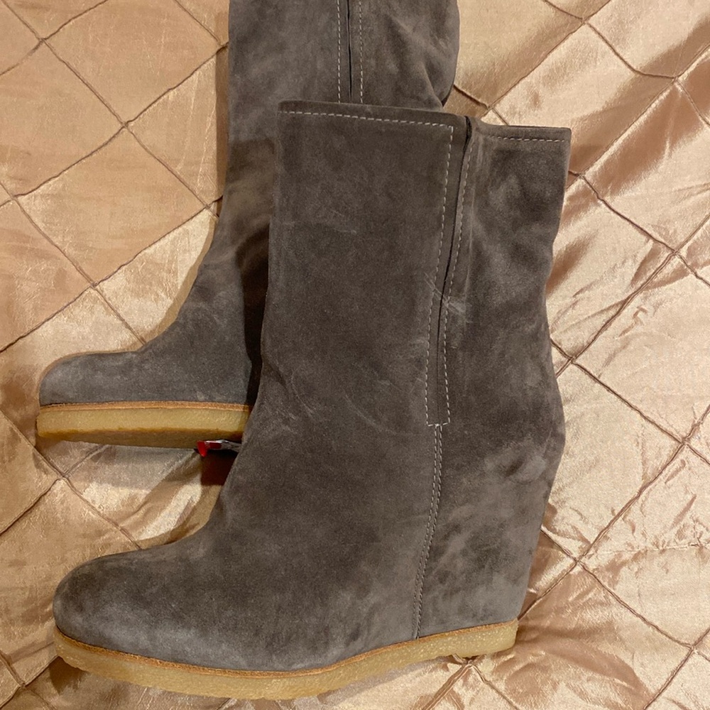 STUART WEITZMAN beautiful gray suede ankle boots, brand new, size 8